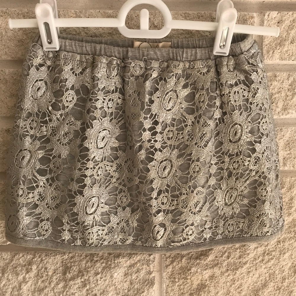 Peek lace/ jersey skirt.